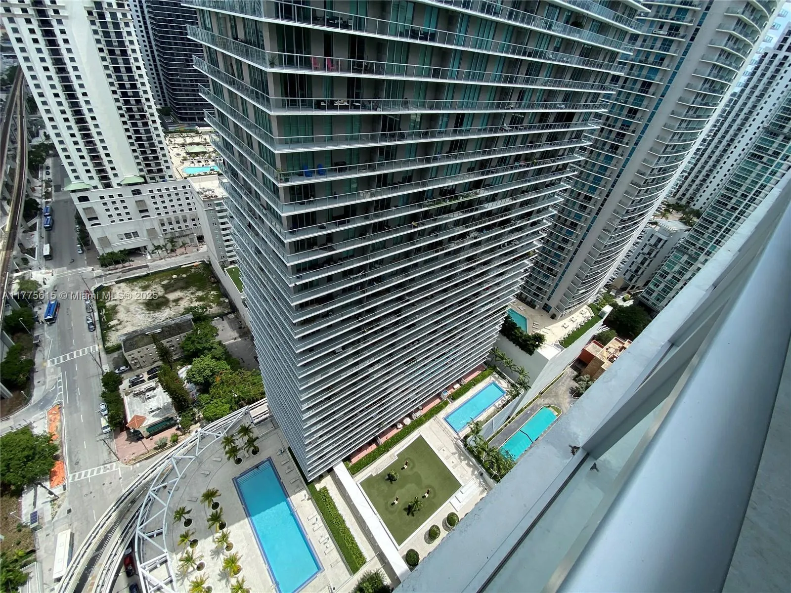 2 bedroom 2 bath for sale at 79 SW 12 ST, Miami FL 33130