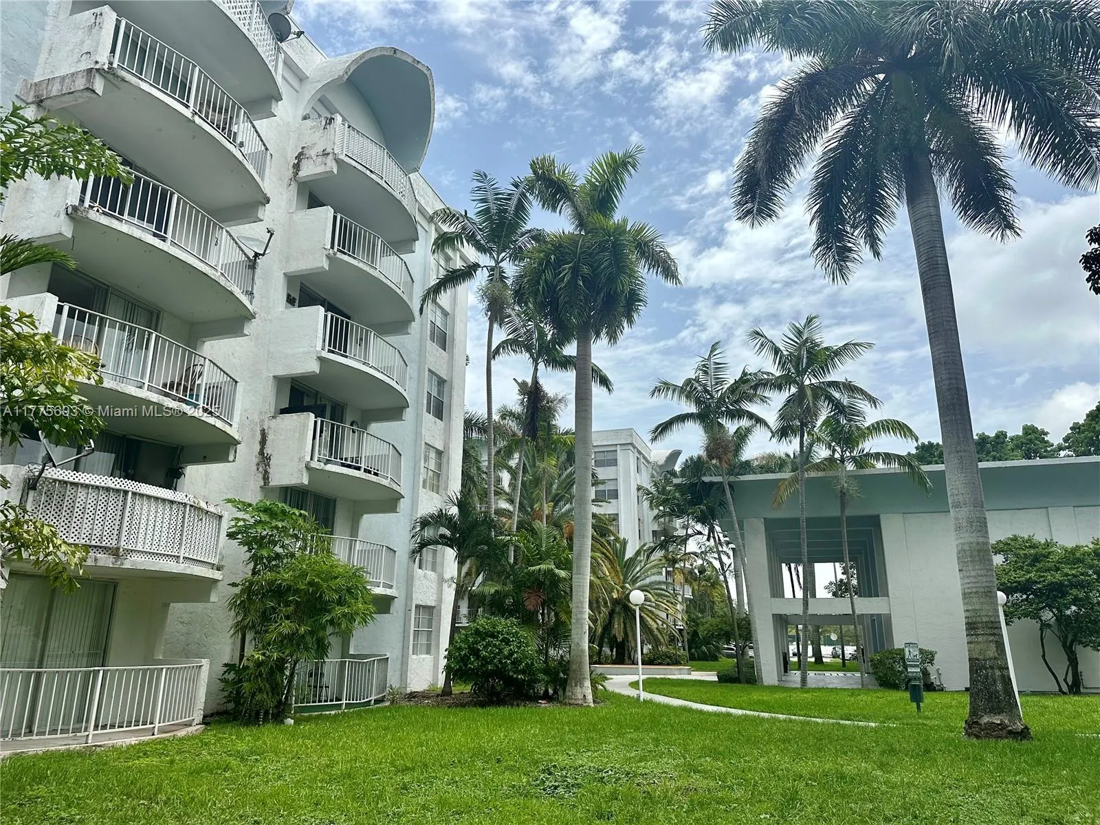 484 NW 165th St Rd # 316, Miami FL 33169