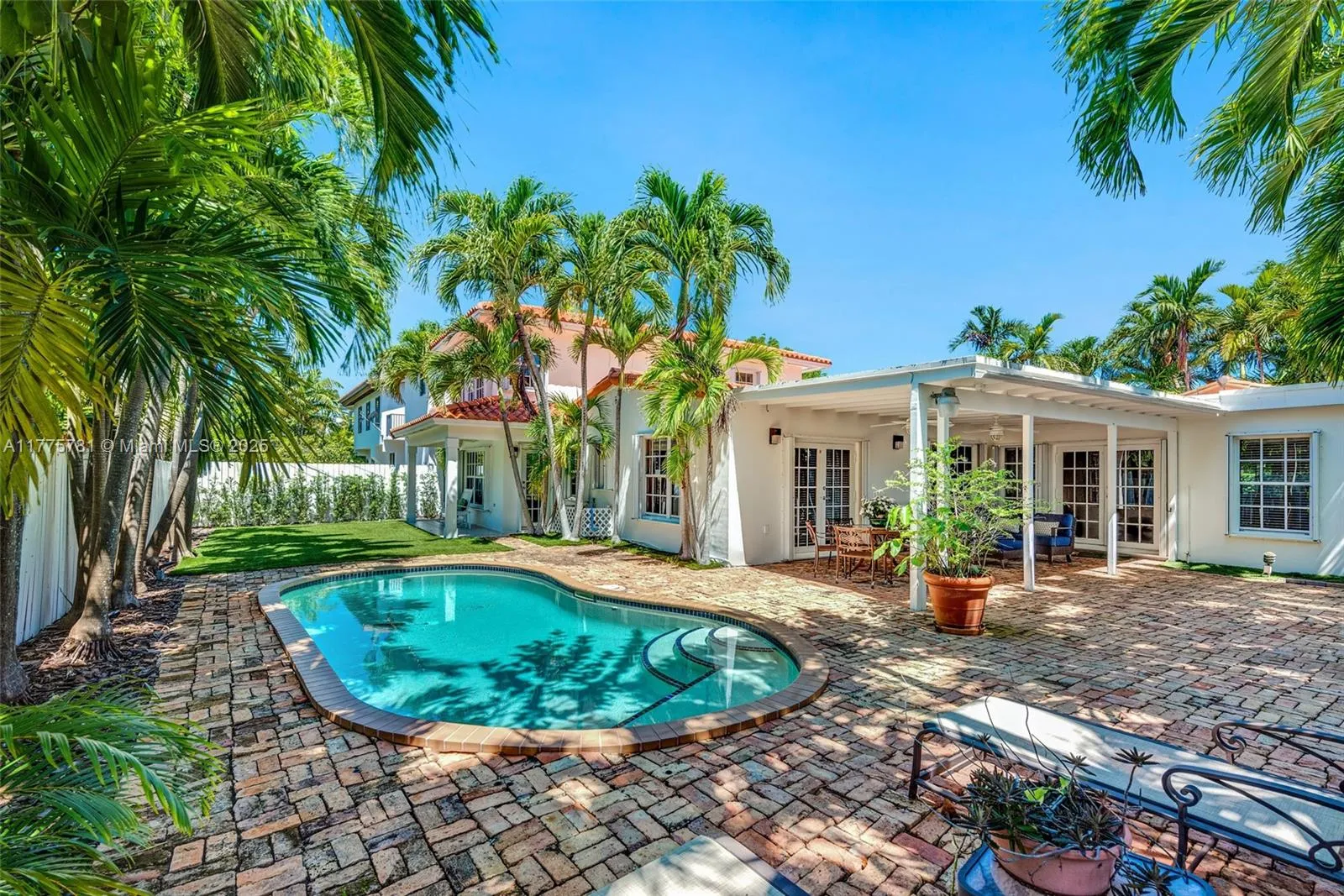 250 Greenwood Drive, Key Biscayne FL 33149