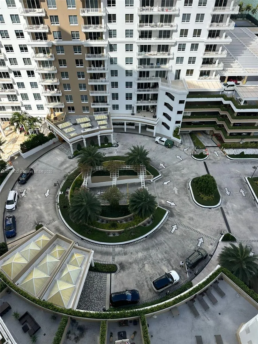 1 bedroom 1 bath for sale at 701 Brickell Key Blvd # 1808, Miami FL 33131