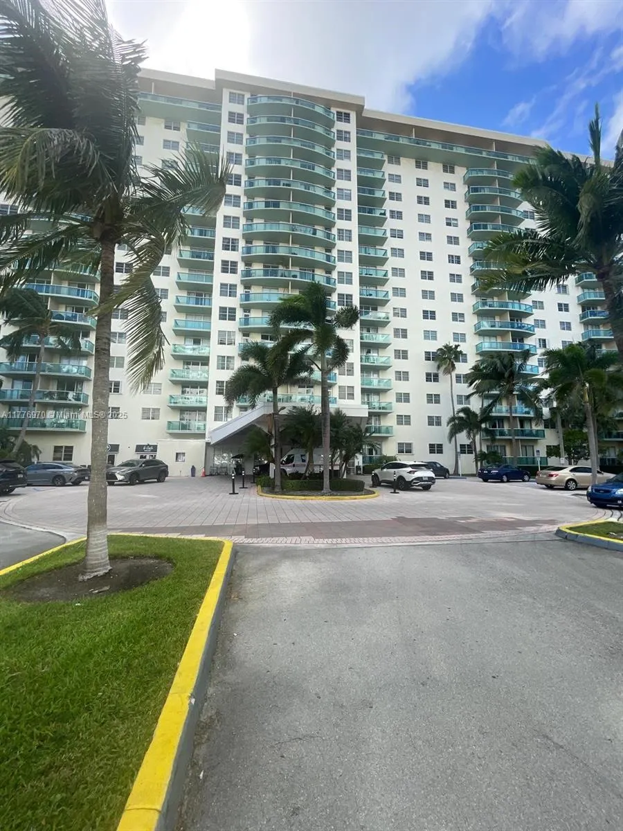 1 bedroom 1 bath for rent at 19390 Collins Ave # 123, Sunny Isles Beach FL 33160