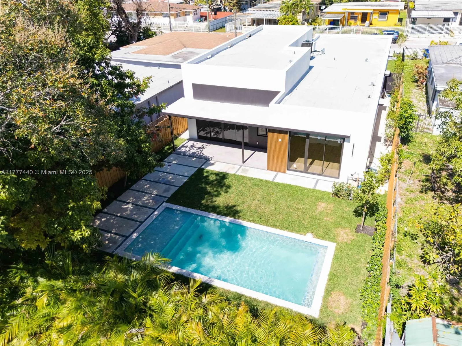 412 NW 47th St, Miami FL 33127