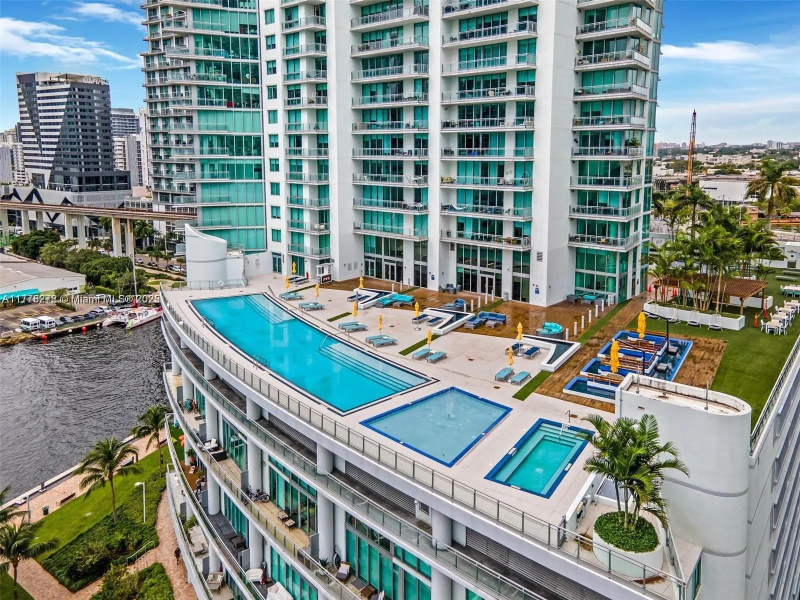 2 bedroom 2 bath for sale at 92 SW 3rd St # 4104, Miami FL 33130