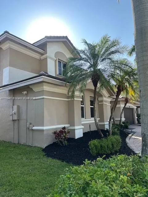 2269 Quail Roost Dr, Weston FL 33327