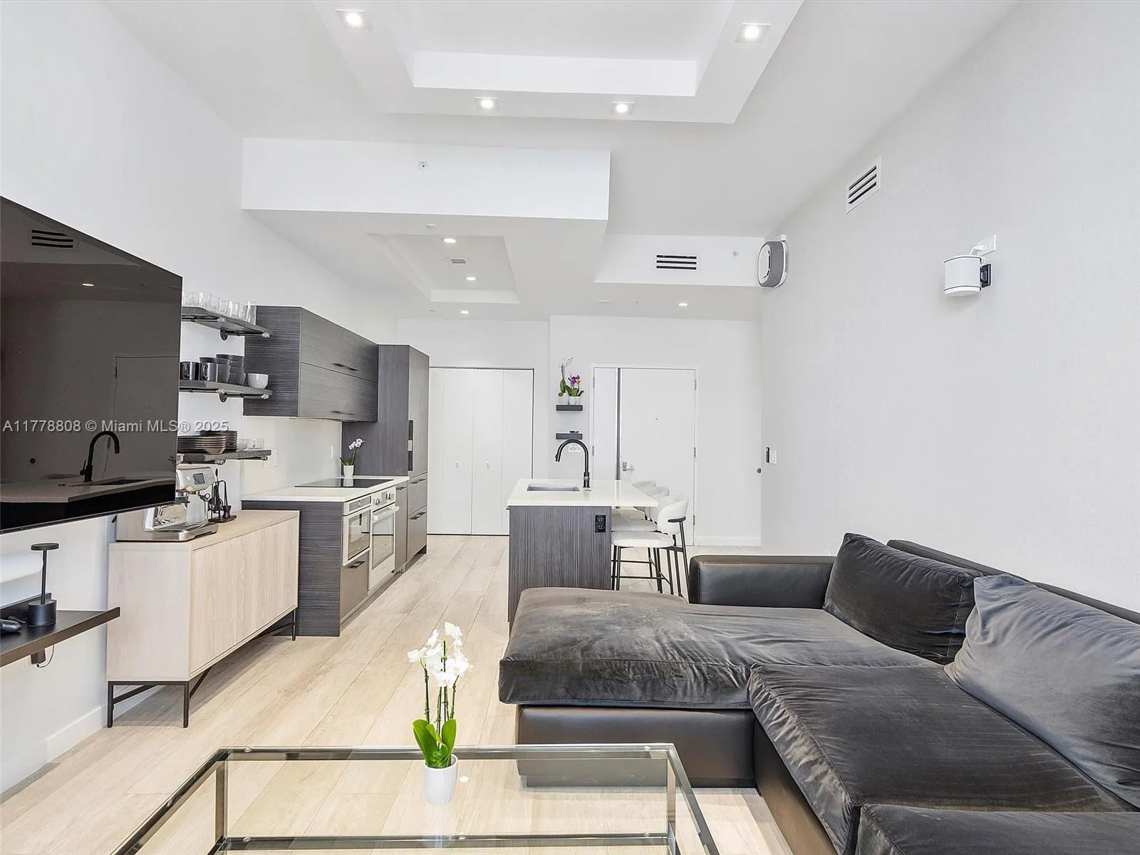 3 bedroom 3 bath for sale at 55 SW 9th St # 4309, Miami FL 33130