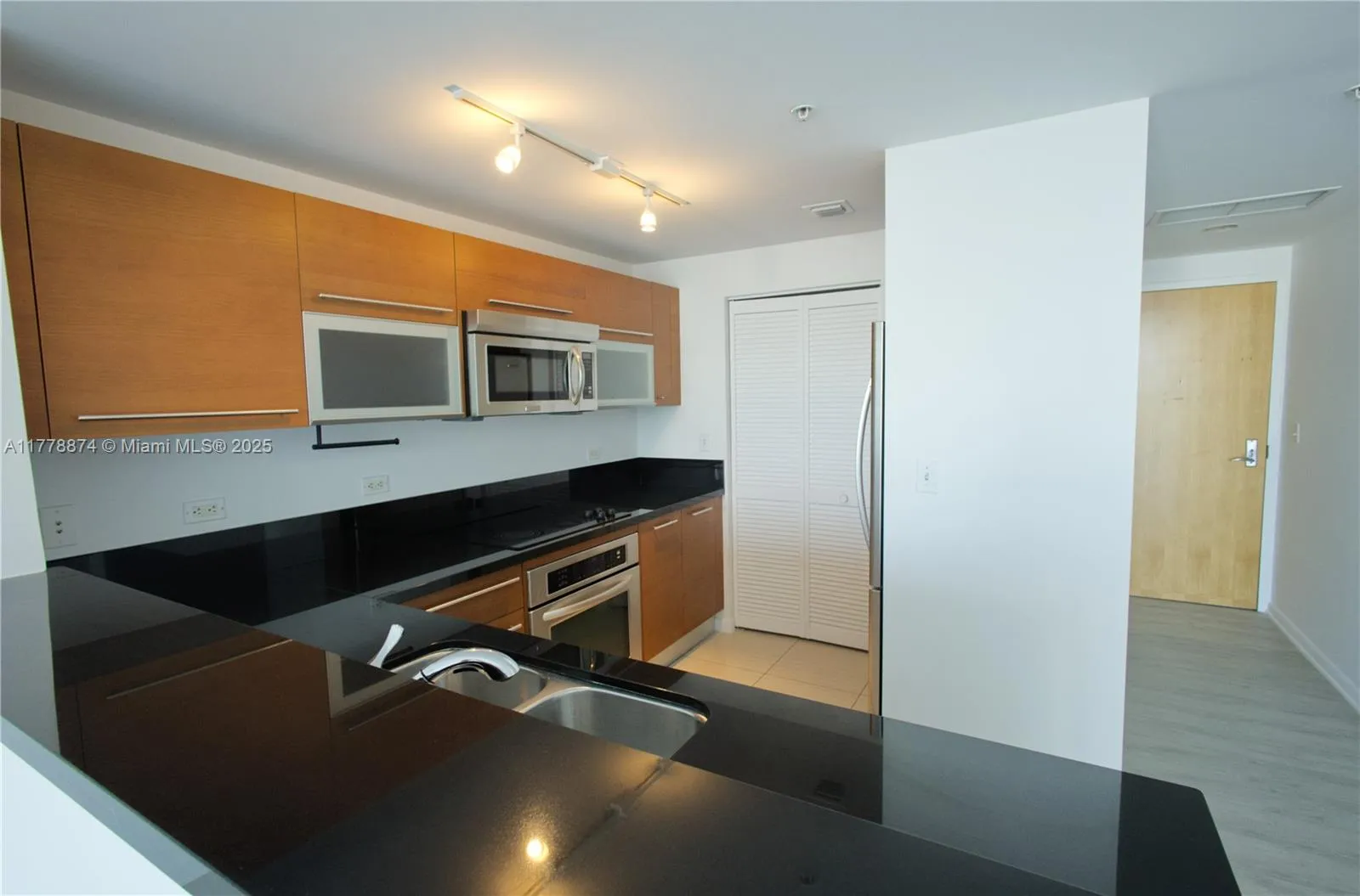 244 Biscayne Blvd # 1804, Miami FL 33132