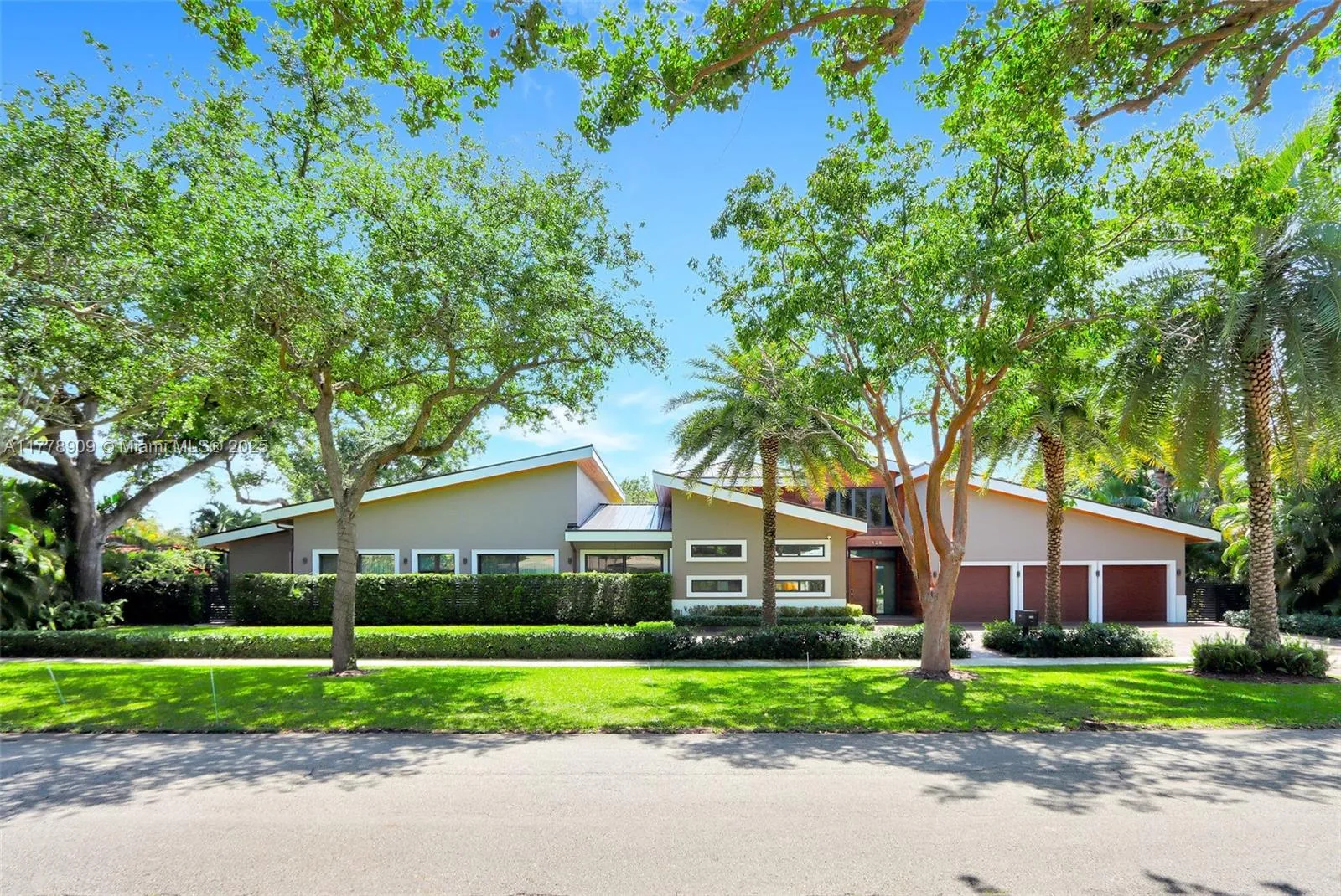 4 bedroom 3 bath for sale at 128 NE 94th St, Miami Shores FL 33138