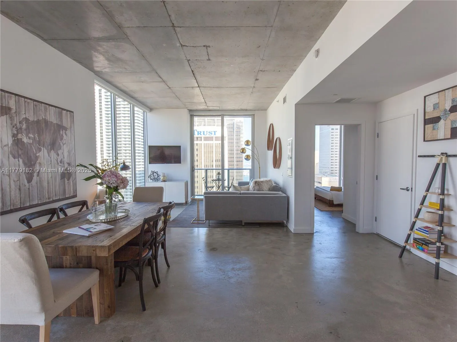 1 bedroom 1 bath for sale at 151 SE 1st St # 2802, Miami FL 33131