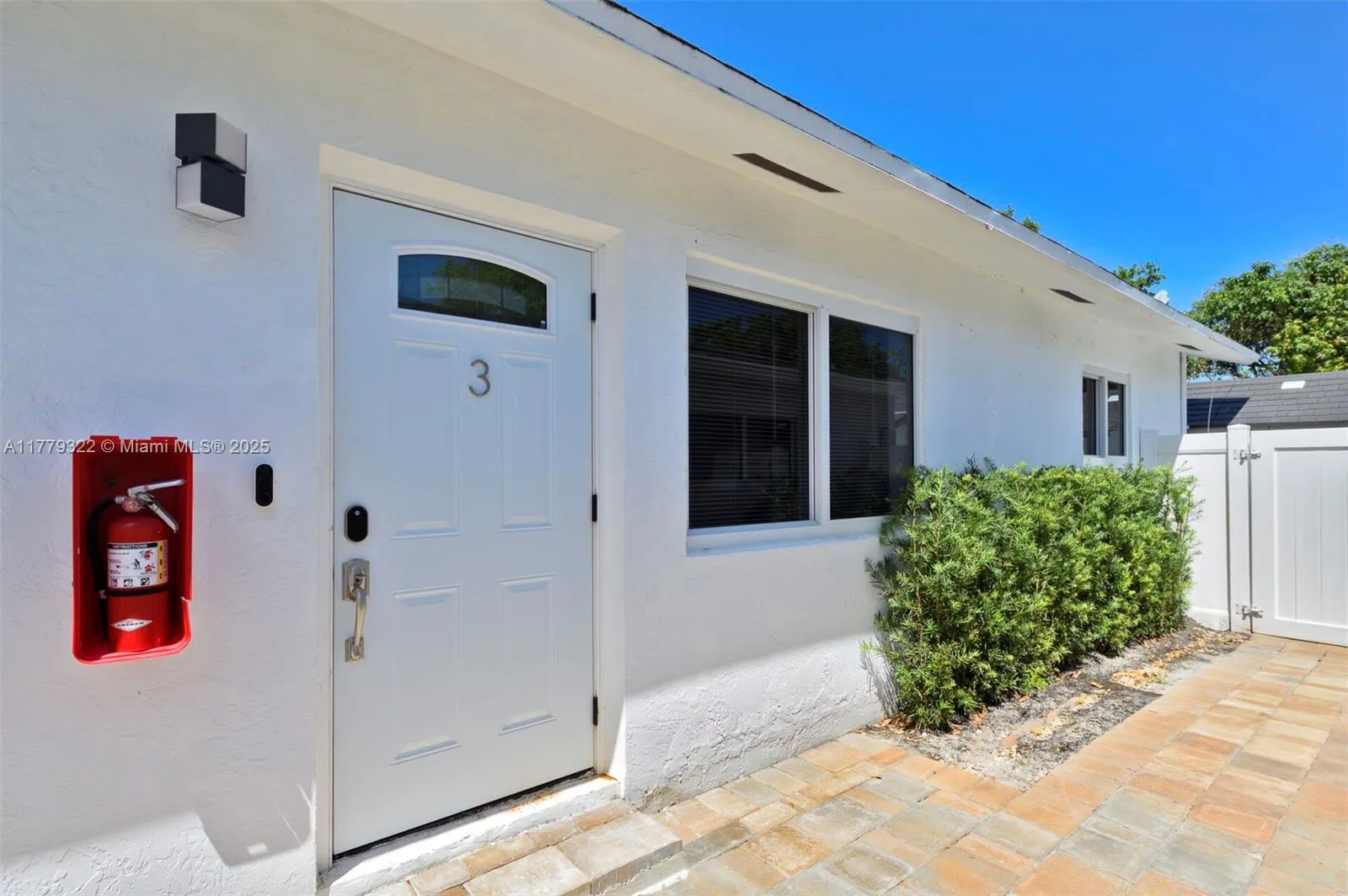 326 SW 14th St # 3, Dania Beach FL 33004