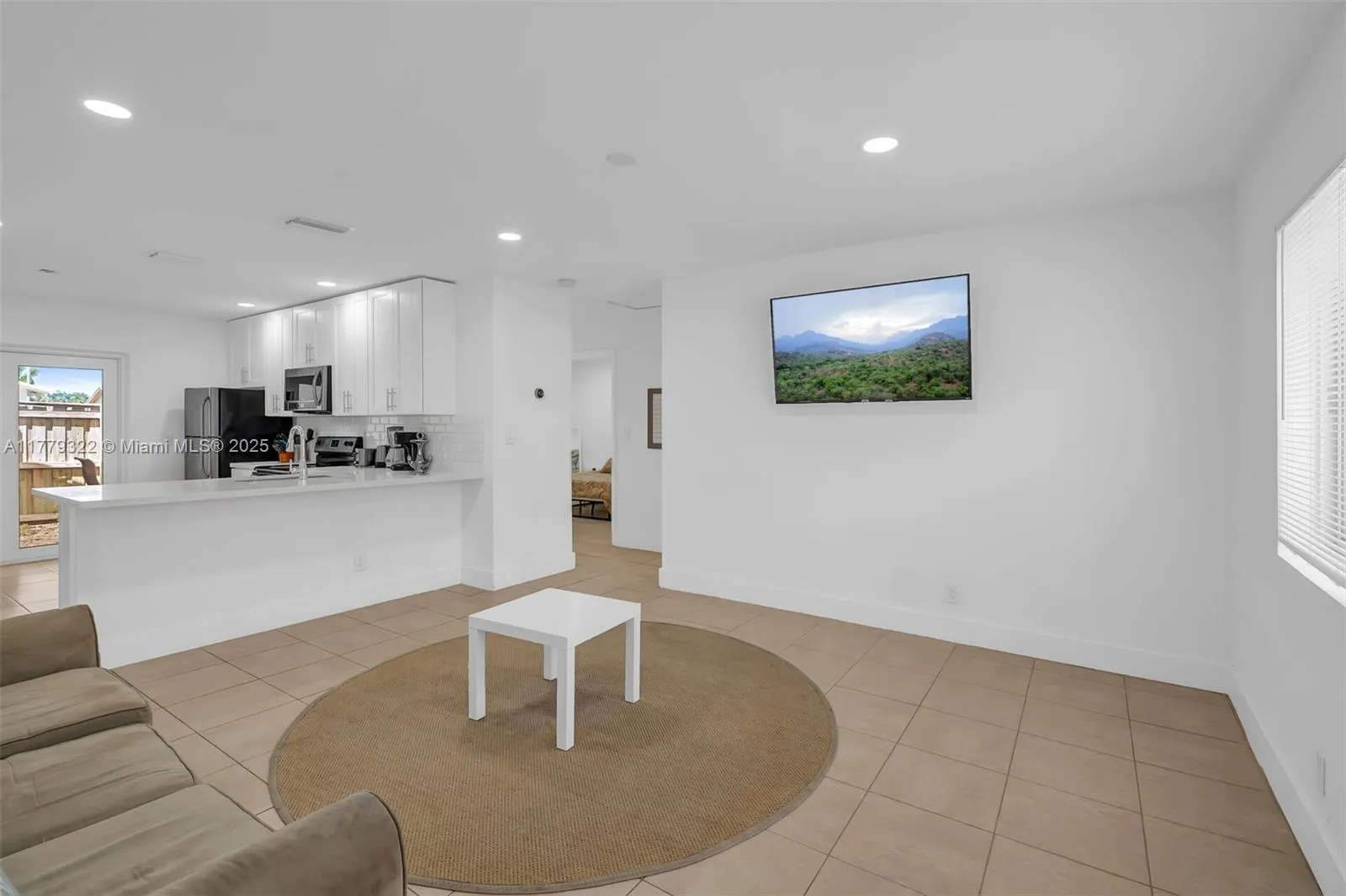 326 SW 14th St # 3, Dania Beach FL 33004