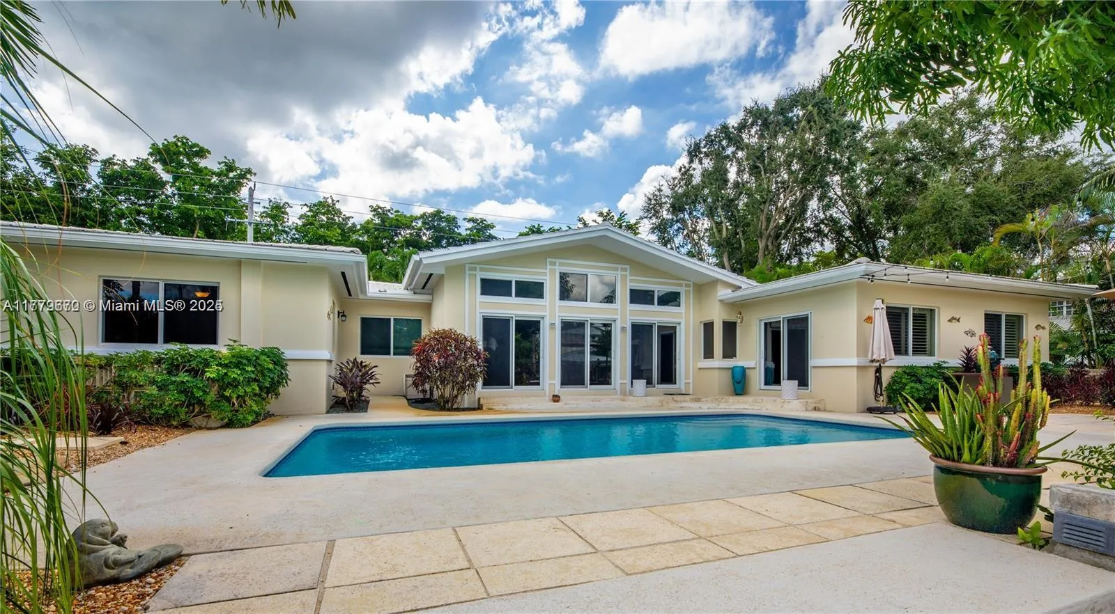 1001 S Alhambra Cir, Coral Gables FL 33146