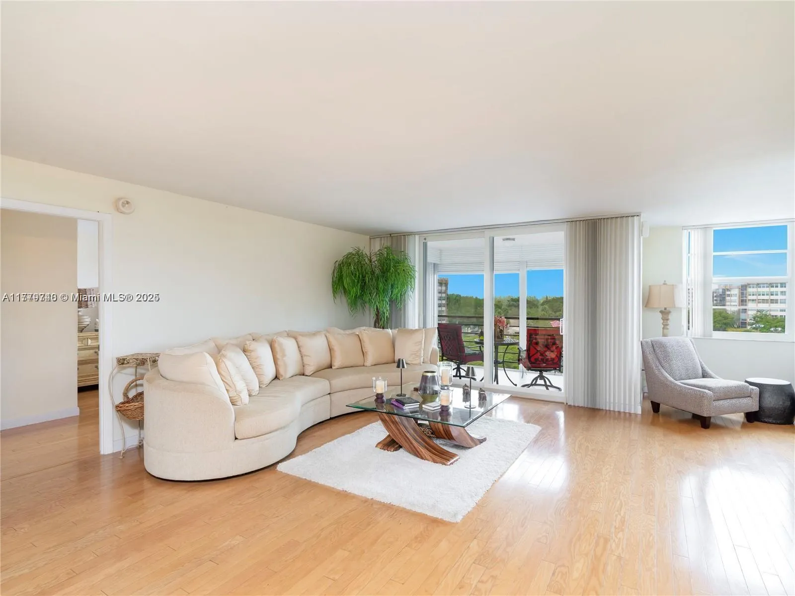 1100 Saint Charles Pl # 617, Pembroke Pines FL 33026