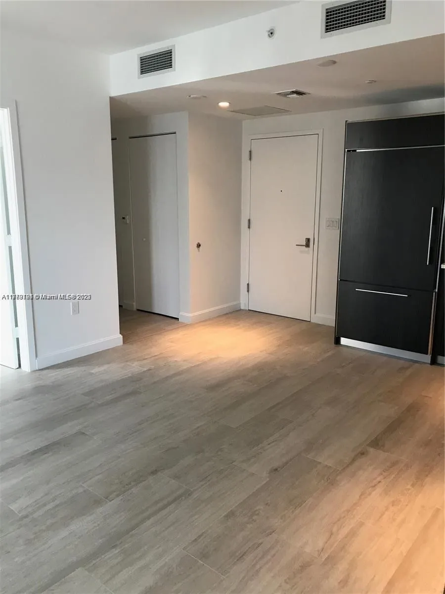 55 SW 9th St # 2407, Miami FL 33130