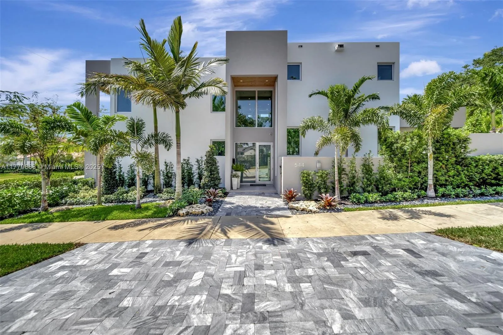 4 bedroom 4 bath for sale at 544 N Victoria Park Rd, Fort Lauderdale FL 33301