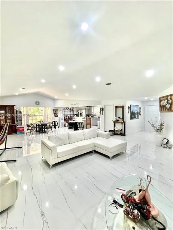 140 DAVIS, La Belle FL 33935