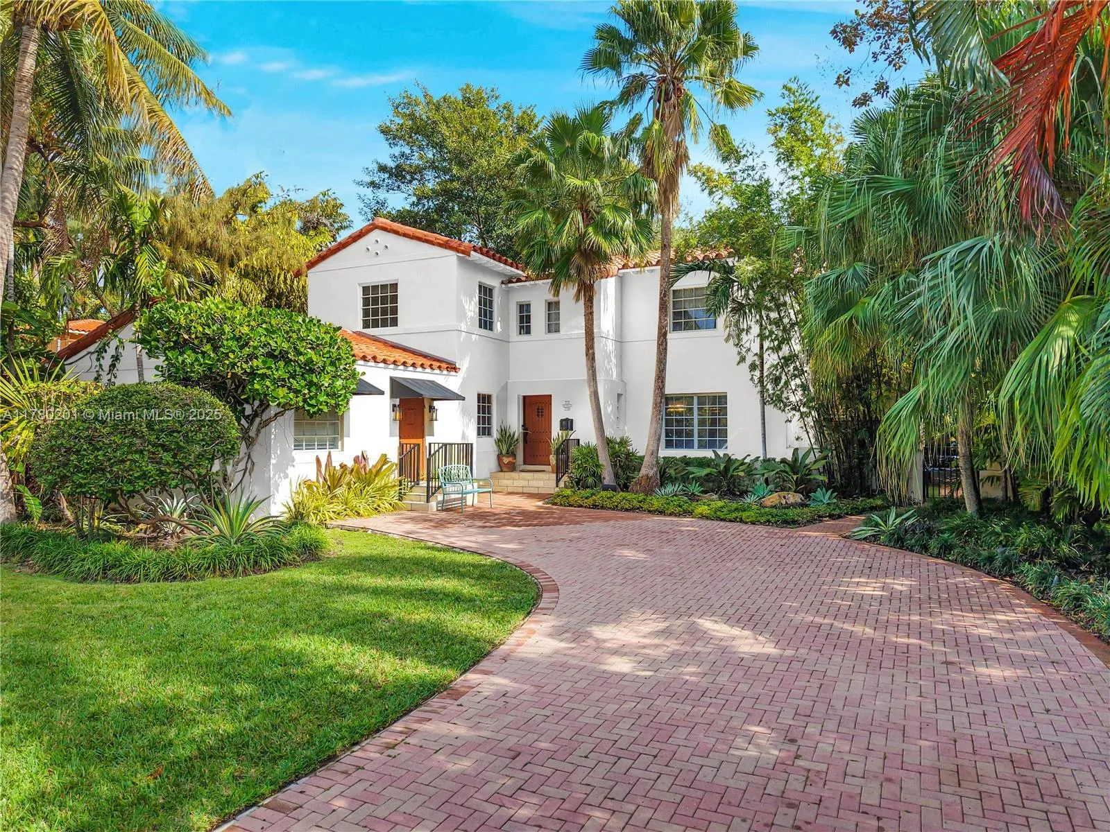 5 bedroom 4 bath for sale at 4545 Nautilus Ct, Miami Beach FL 33140