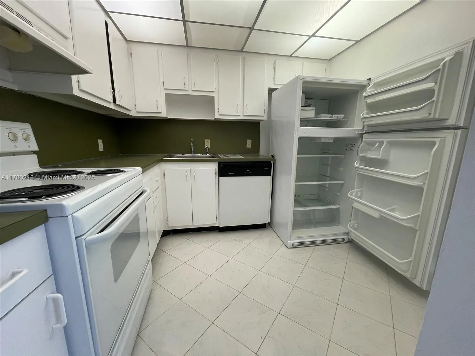 20500 W Country Club Dr # 704, Aventura FL 33180
