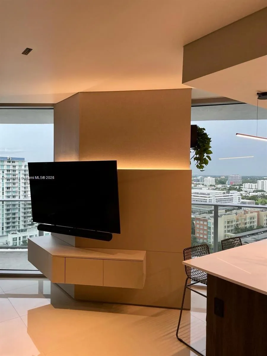 488 NE 18th St # 1901, Miami FL 33132