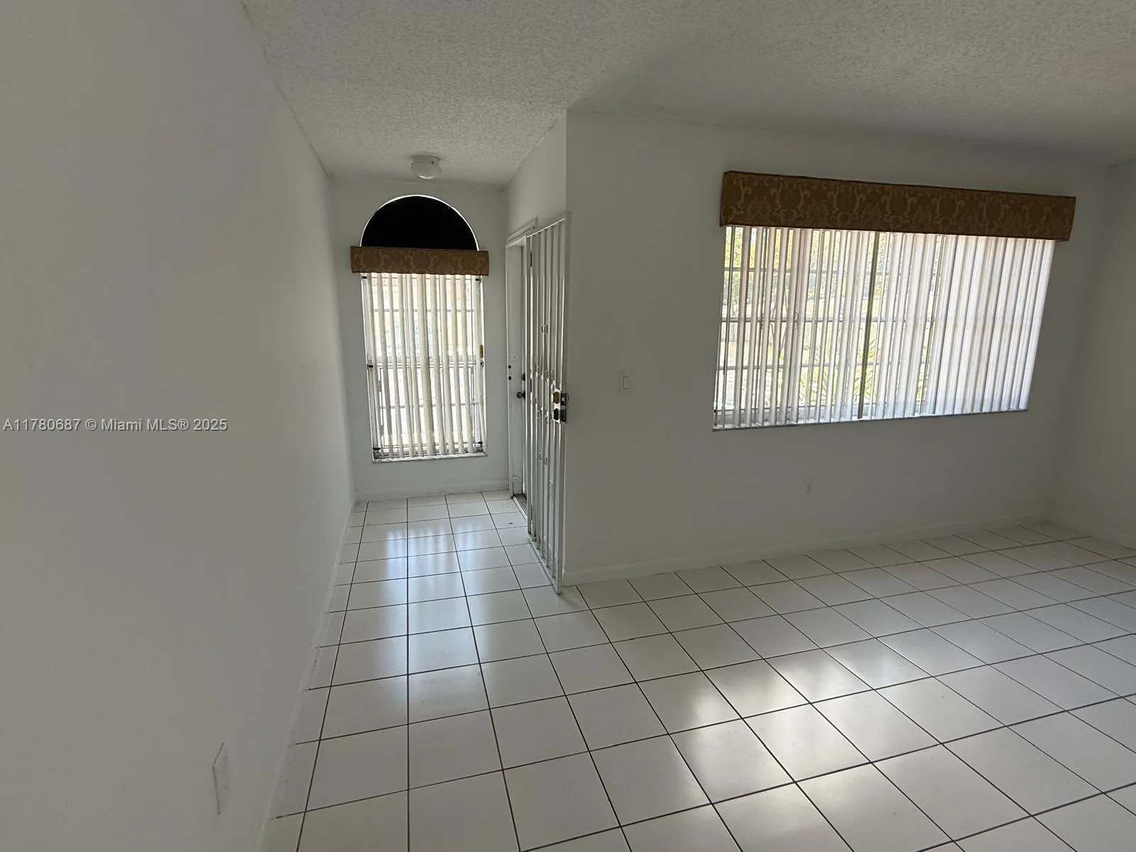 6720 NW 166th Ter # 401, Miami Lakes FL 33014