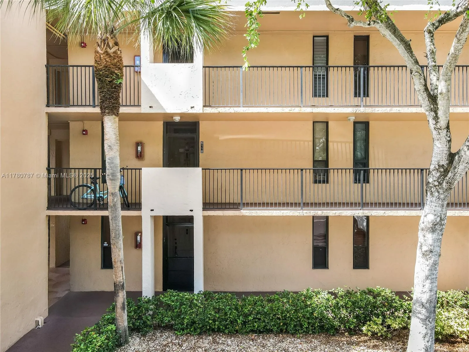 2 bedroom 2 bath for sale at 6106 Coral Lake Dr # 106, Margate FL 33063