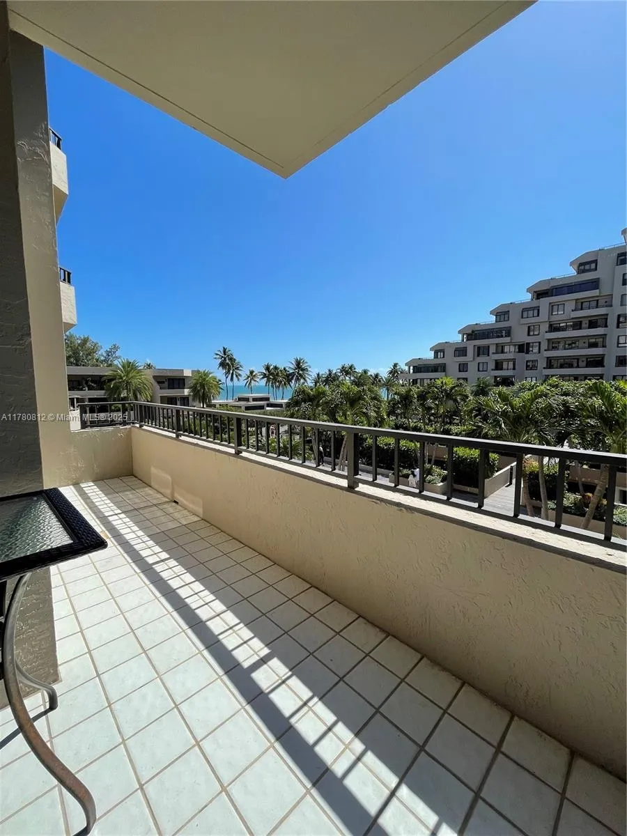 2 bedroom 2 bath for rent at 251 Crandon Blvd # 338, Key Biscayne FL 33149