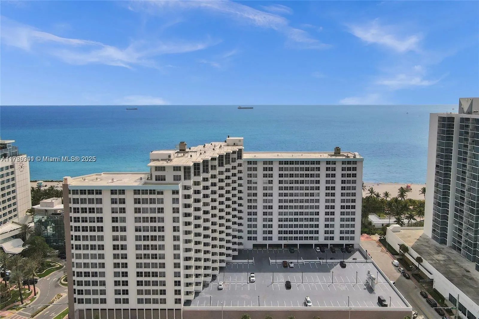 1 bedroom 1 bath for sale at 2899 Collins Ave # 708, Miami Beach FL 33140