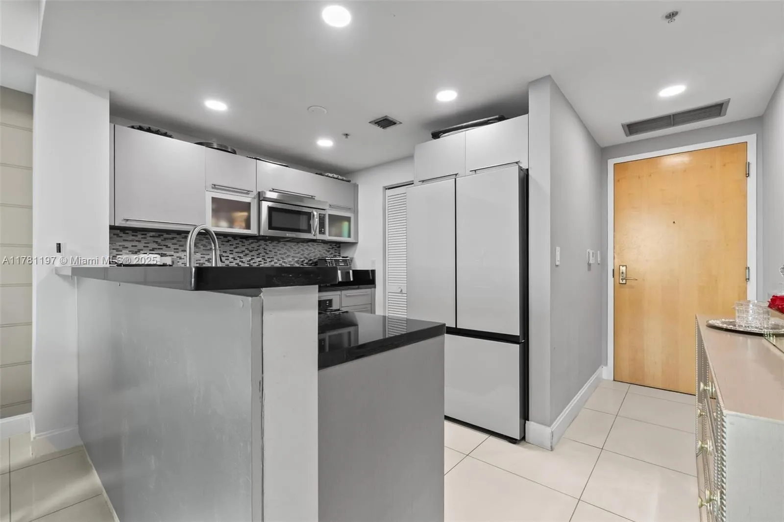 253 NE 2nd St # 1003, Miami FL 33132