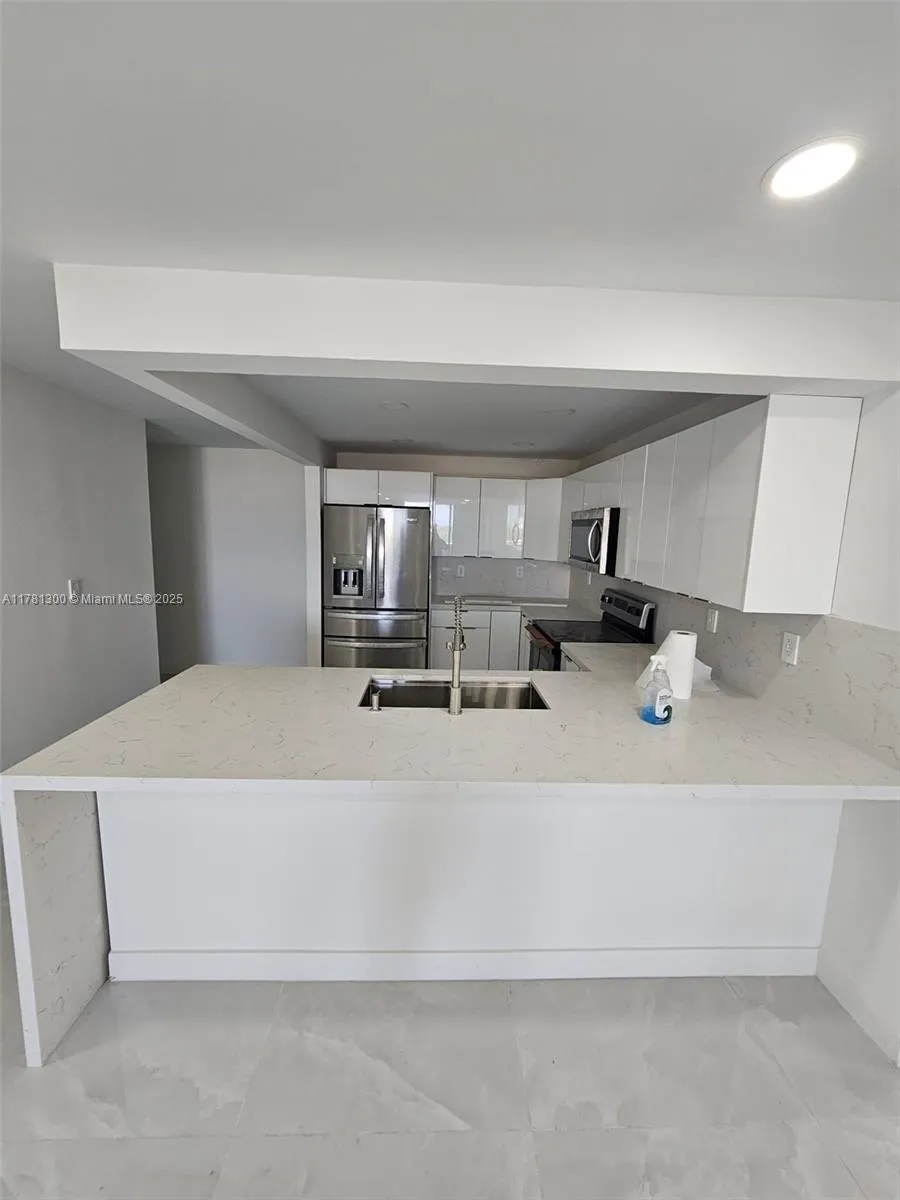 7125 Bay Dr # 506, Miami Beach FL 33141