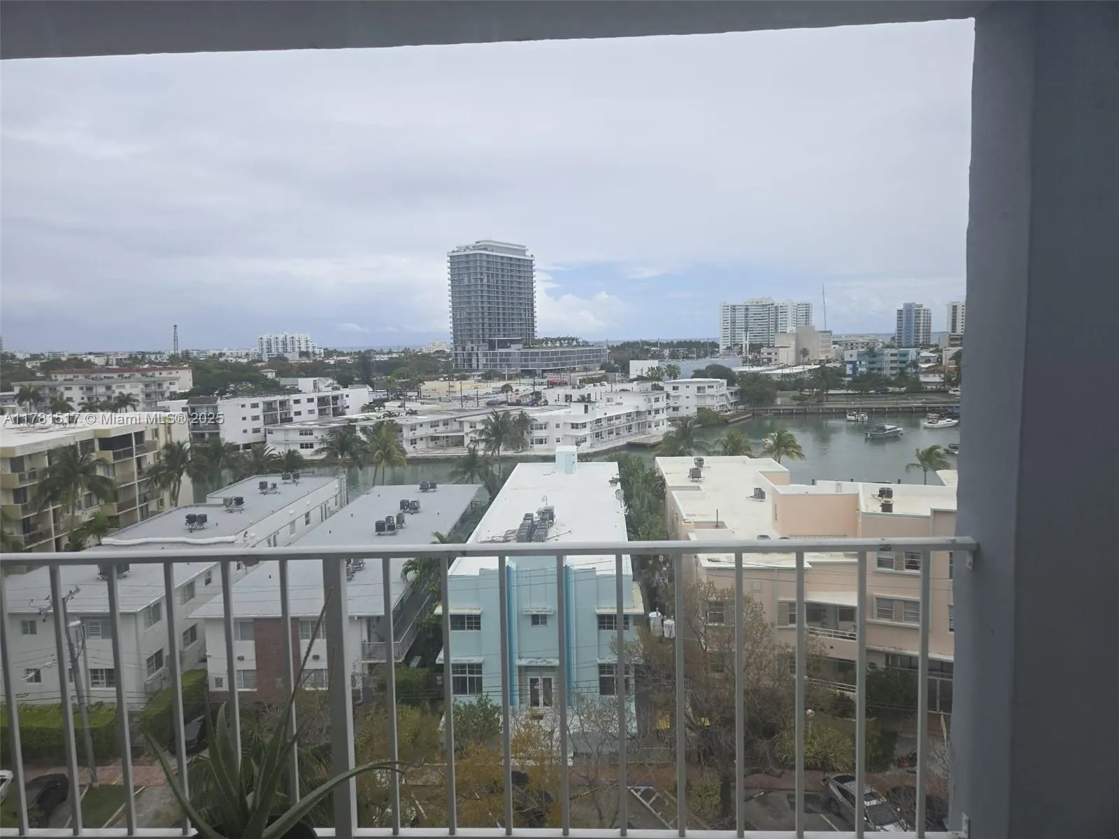 1 bedroom 1 bath for sale at 6900 Bay Dr # 8I, Miami Beach FL 33141
