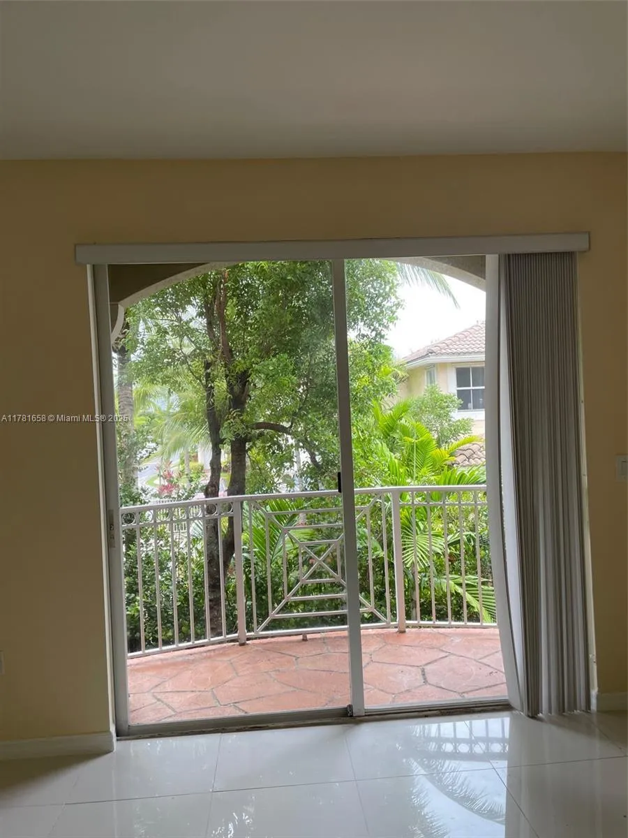 8826 W Flagler St # 216, Miami FL 33174