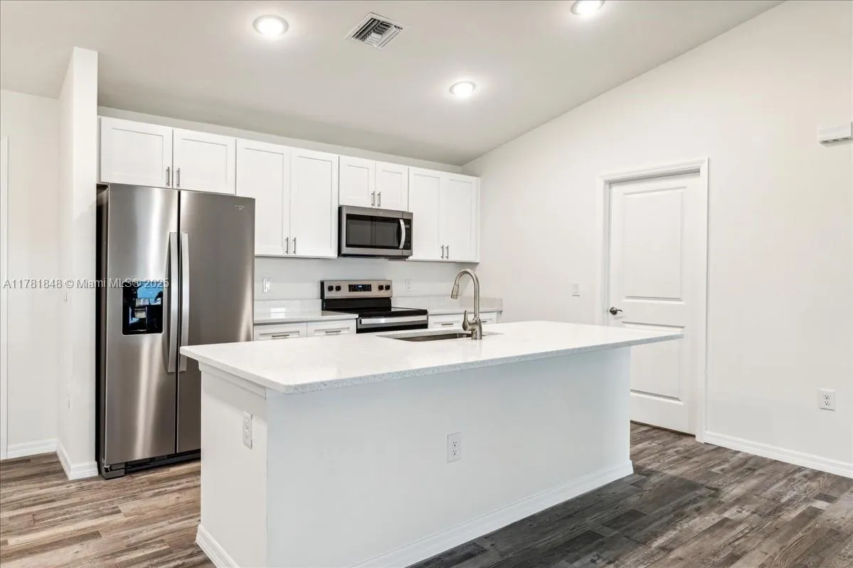 1140 NW 1st PL, Cape Coral FL 33993