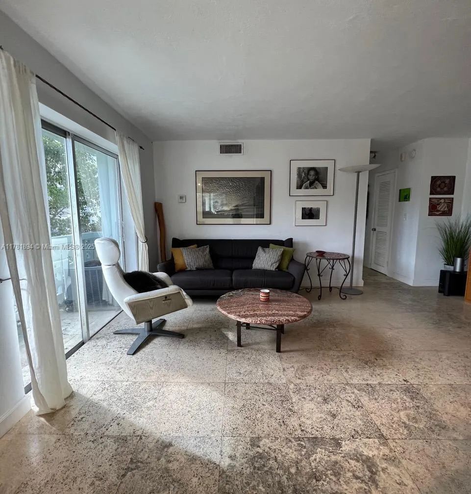 1100 11th St # 406, Miami Beach FL 33139