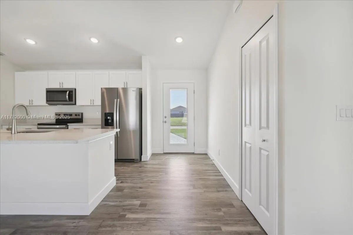 415 NW 11th ST, Cape Coral FL 33993