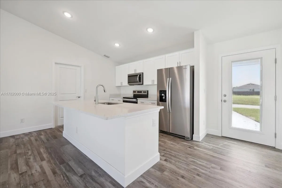 415 NW 11th ST, Cape Coral FL 33993