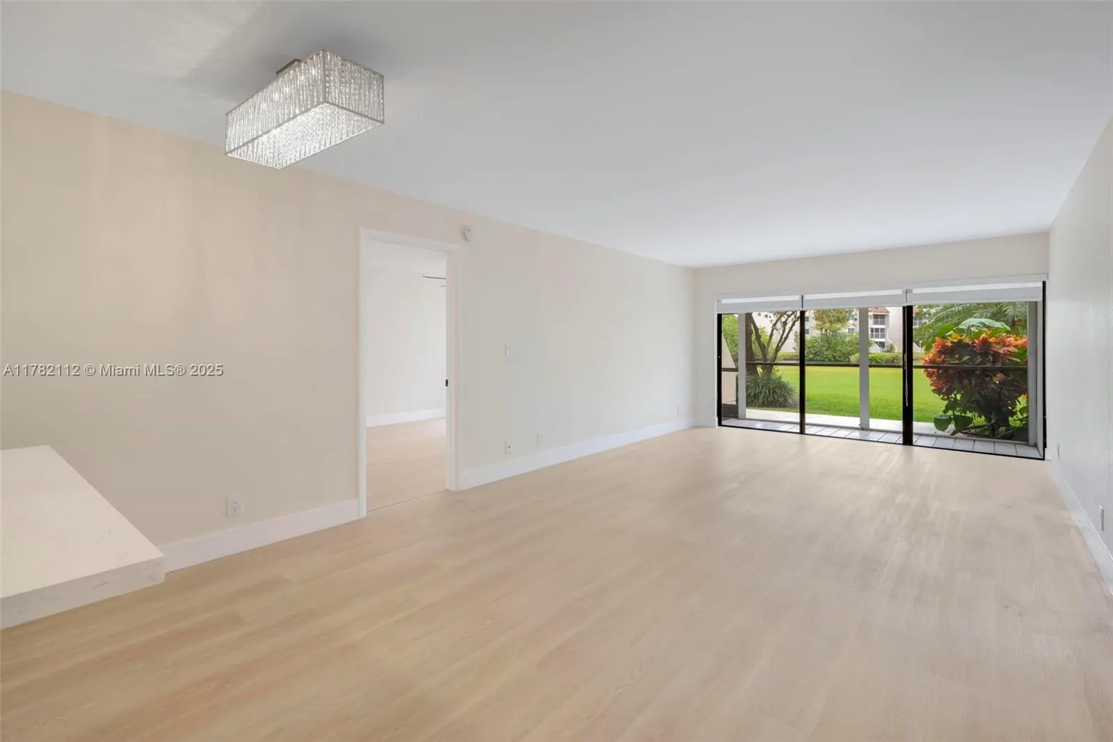 210 Lakeview Dr # 107, Weston FL 33326