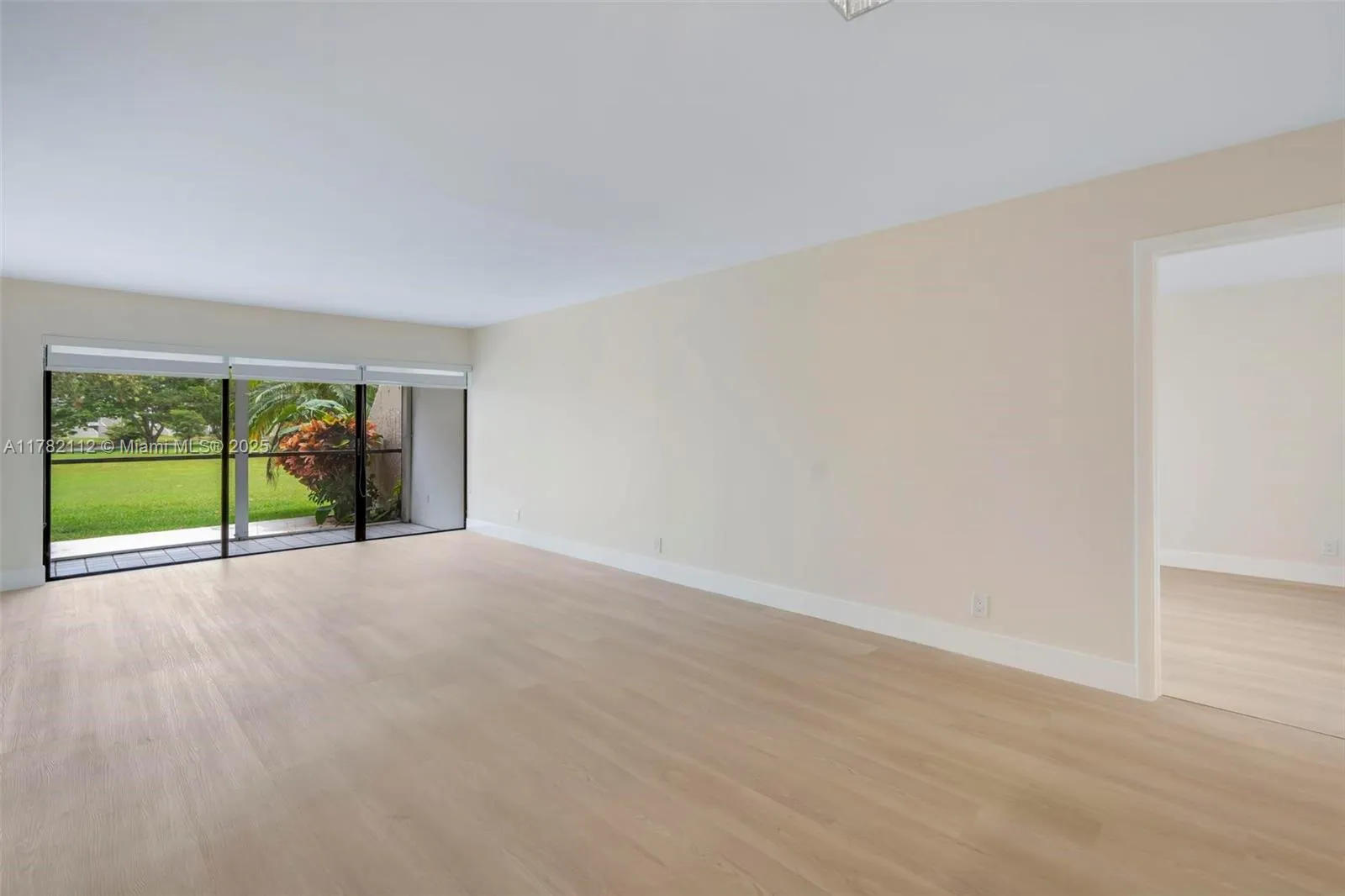 210 Lakeview Dr # 107, Weston FL 33326