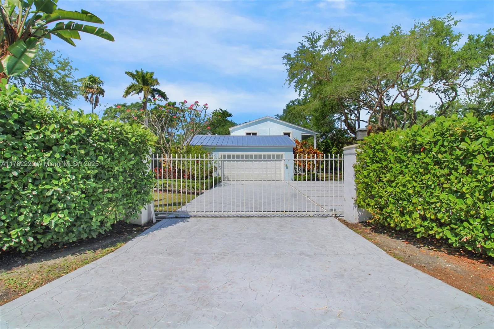 6900 SW 104th St, Pinecrest FL 33156