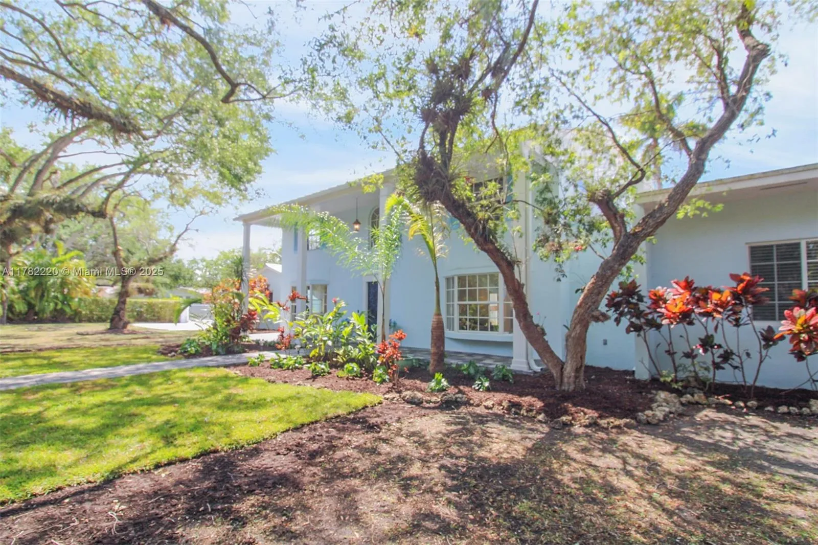 6900 SW 104th St, Pinecrest FL 33156