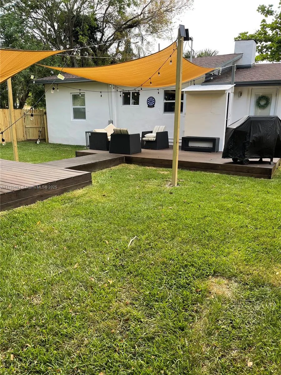 261 NW 46th St, Miami FL 33127