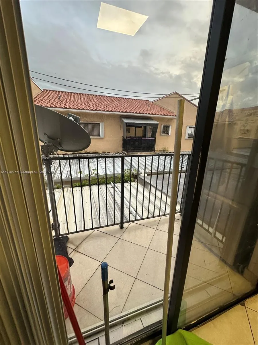 7795 W 29th Way # 201, Hialeah FL 33018