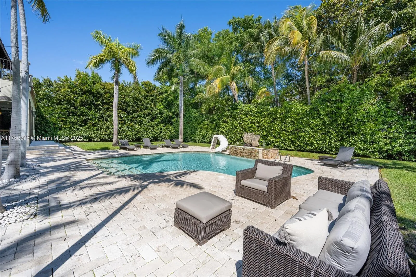 6 bedroom 6 bath for sale at 31 Island Dr, Key Biscayne FL 33149