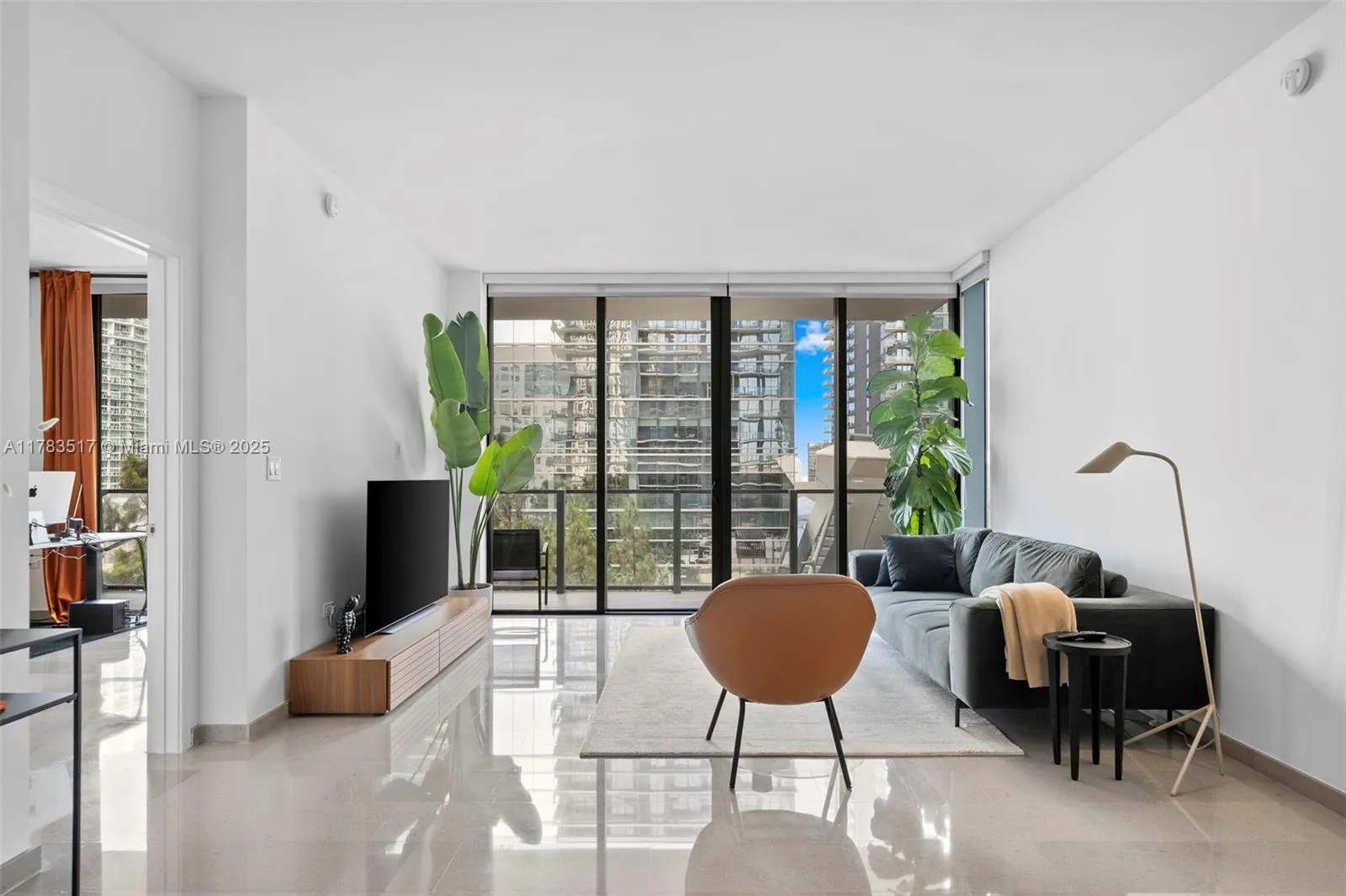 2 bedroom 2 bath for sale at 88 SW 7th St # 809, Miami FL 33130
