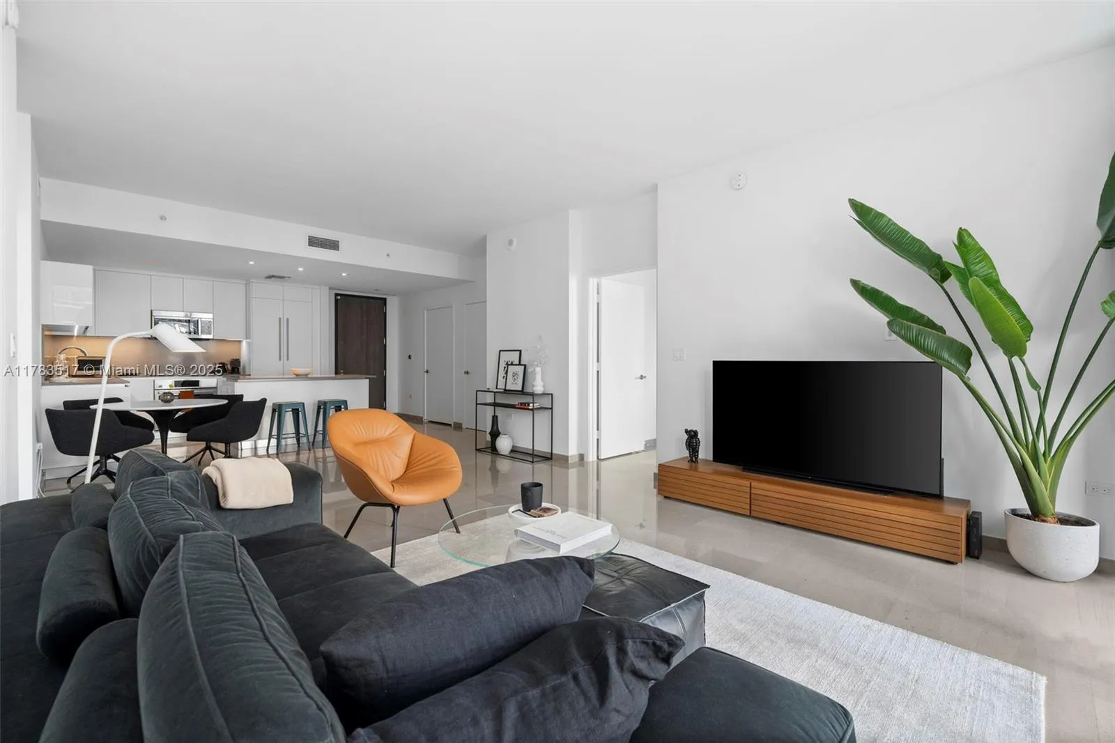 88 SW 7th St # 809, Miami FL 33130