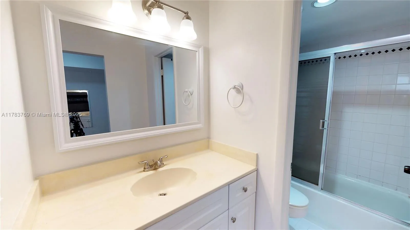 3665 NE 167th St # 501, North Miami Beach FL 33160
