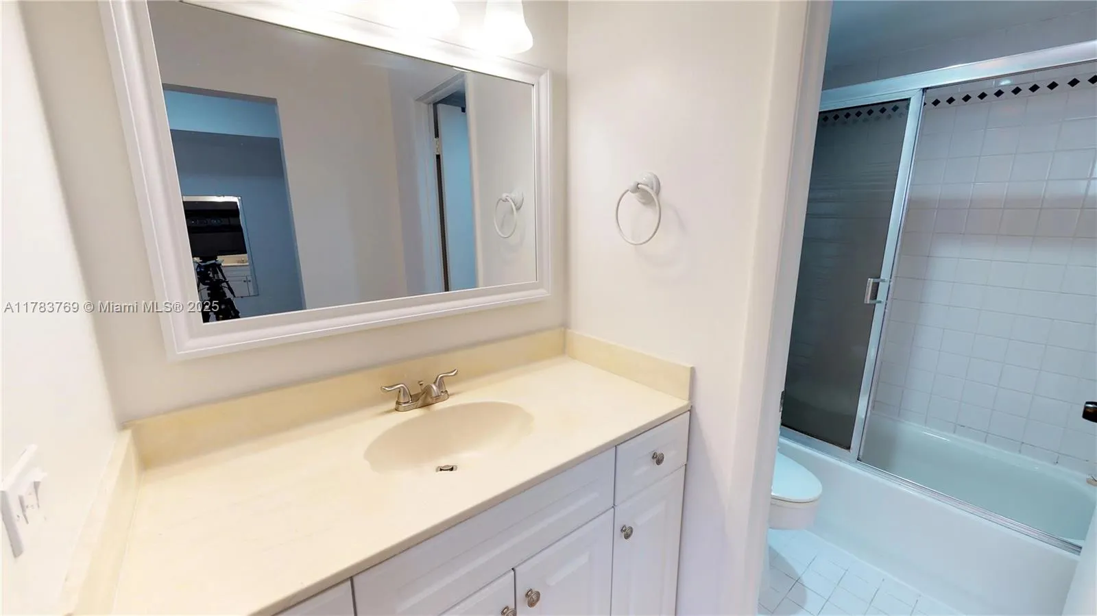 3665 NE 167th St # 501, North Miami Beach FL 33160
