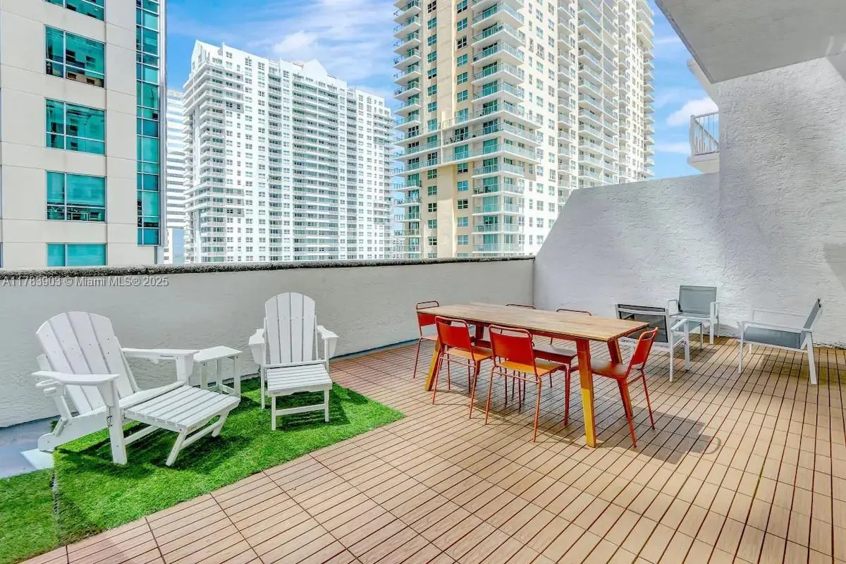 2 bedroom 1 bath for sale at 1200 Brickell Bay Dr # 1404, Miami FL 33131