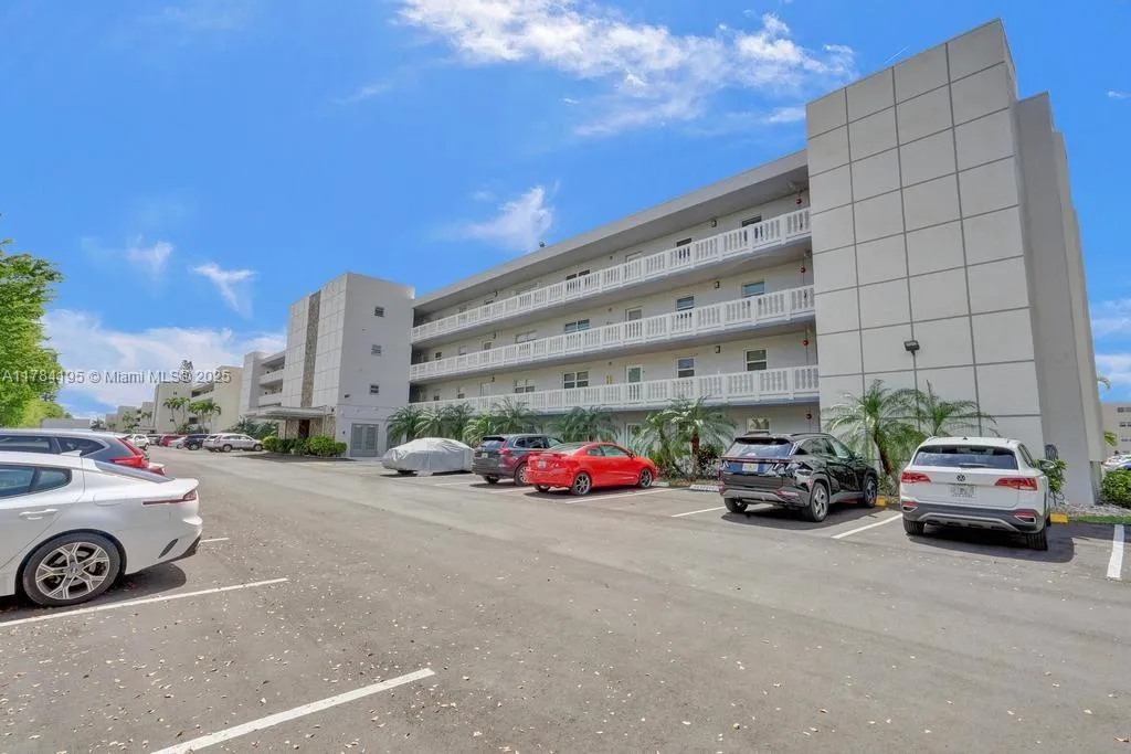 2 bedroom 2 bath for sale at 314 SE 10th St # 403, Dania Beach FL 33004