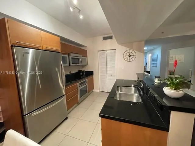 253 NE 2nd St # 1008, Miami FL 33132