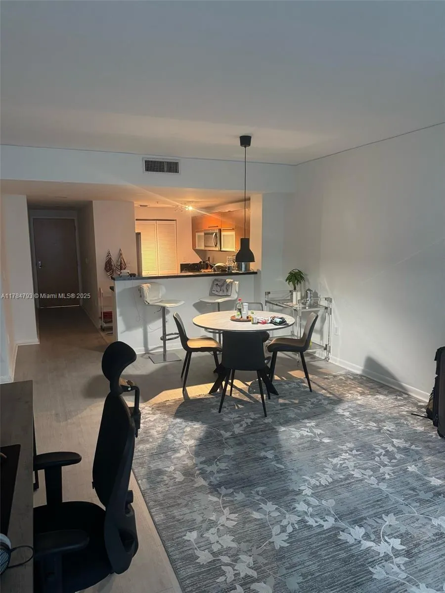1 bedroom 1 bath for sale at 253 NE 2nd St # 1406, Miami FL 33132