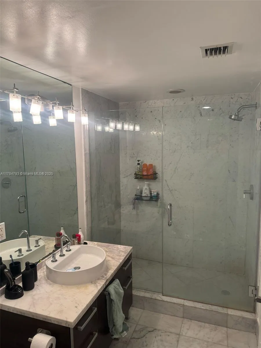 253 NE 2nd St # 1406, Miami FL 33132